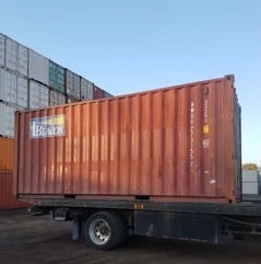 20-foot shipping container delivery in Québec – Conteneurs KJS Containers Inc. 20-foot shipping container delivery in Québec – Conteneurs KJS Containers Inc.