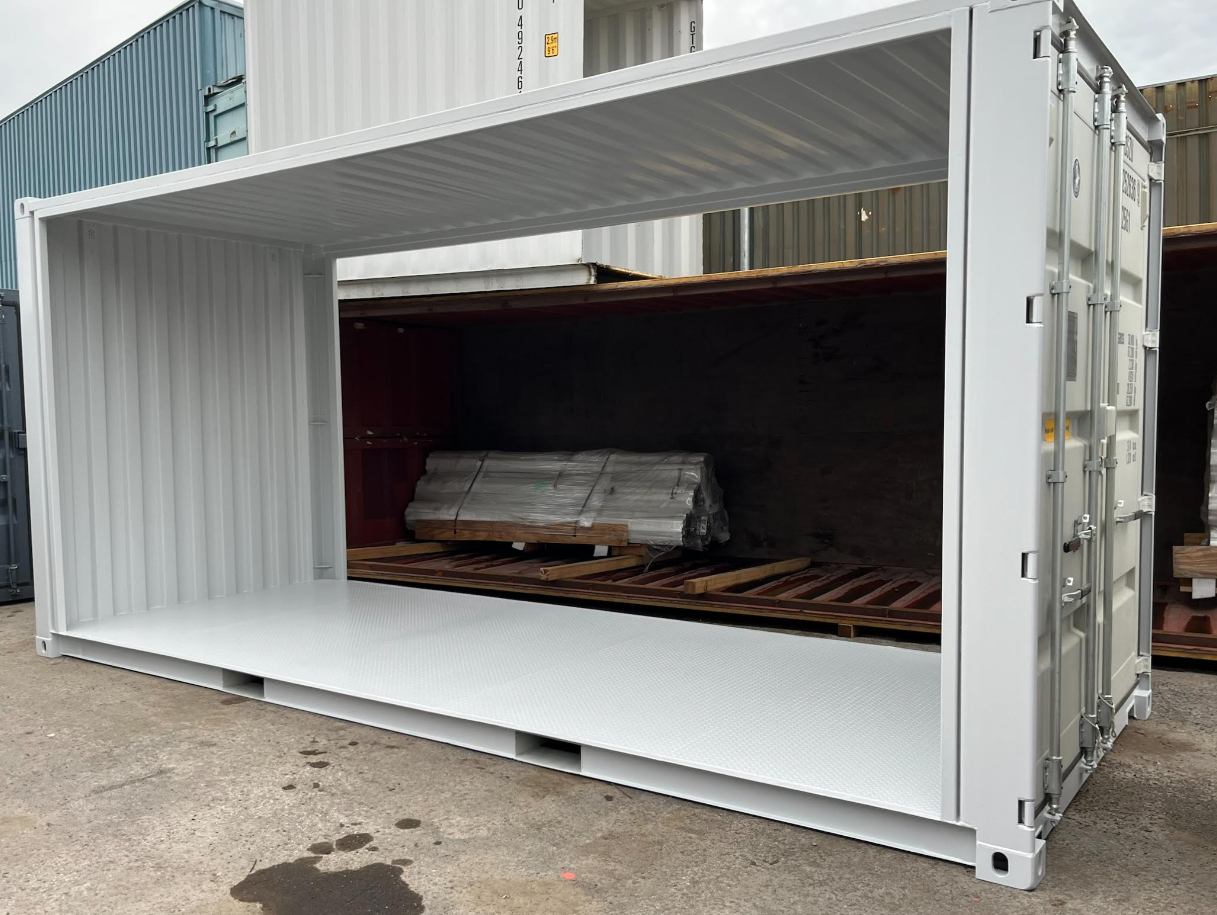 Conteneur 20 pieds neuf avec découpe à vendre à Montréal, Québec - Conteneurs KJS Containers Inc